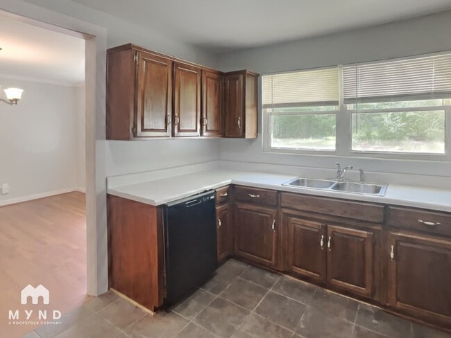 Photo - 724 Park Ln