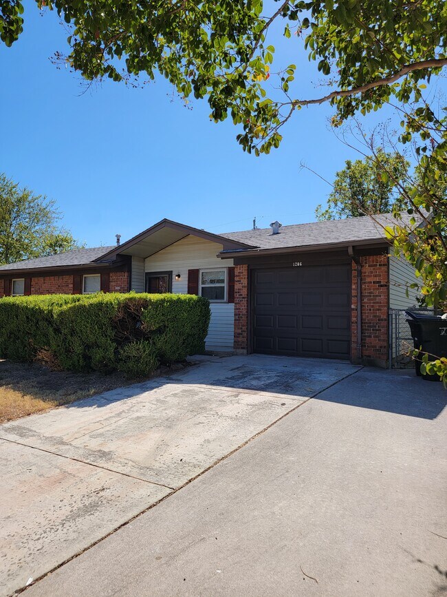 Photo - 1206 Kathey Dr