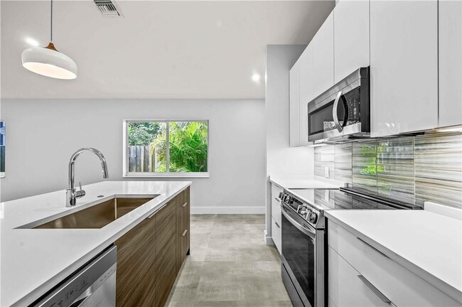 Photo - 828 NE 17th Way