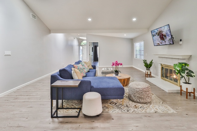 Photo - 5664 Bloomfield St