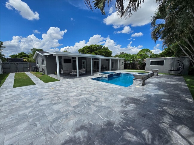 Photo - 2340 NE 8th Ave