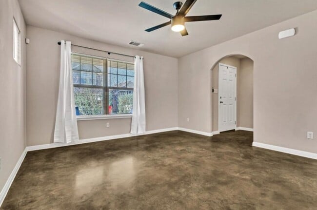 Building Photo - Charming 3-Bed, 2.5-Bath Home with Covered...