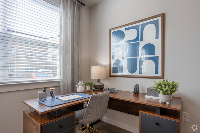 1 BR, 1 BA - 830 SF