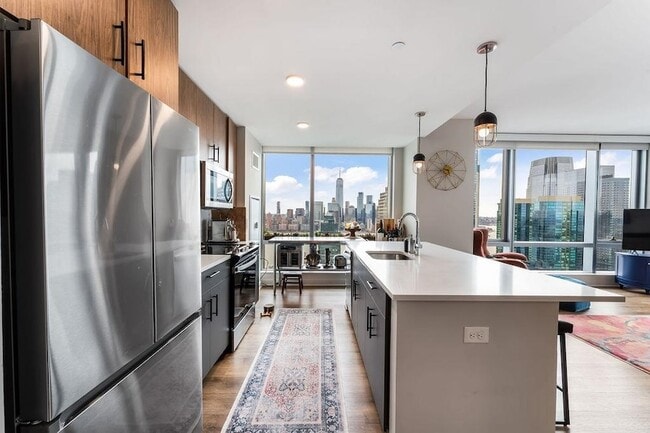 Photo - 25 Christopher Columbus Dr