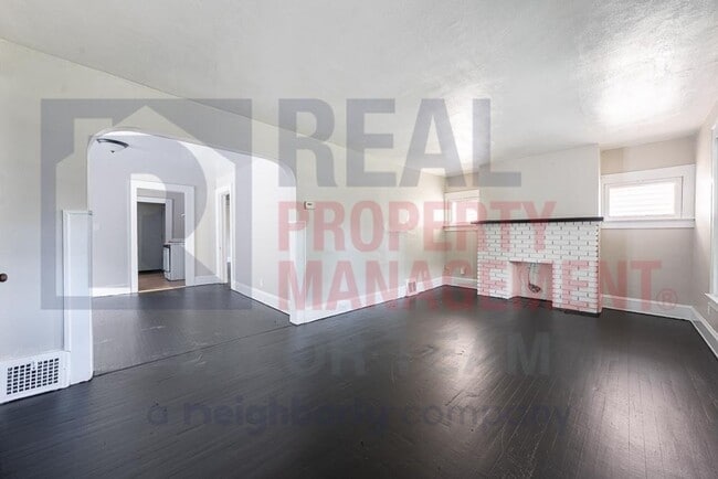 15714 Huntmere Ave Unit Upper Unit