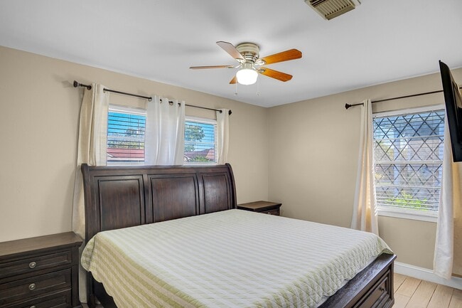 Photo - 3306 Earl St