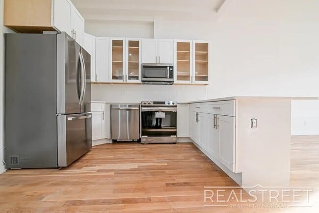Luxury Triplex Brownstone in Prime Stuyves... - Luxury Triplex Brownstone in Prime Stuyves... Apartment Unit 1