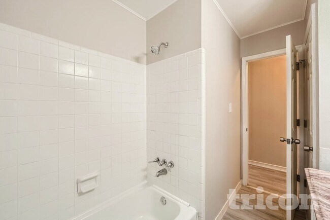 Photo - 5313 Larewood Dr