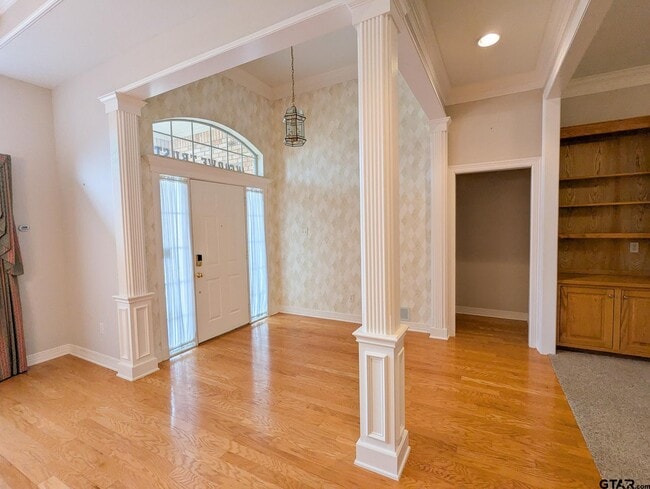 Photo - 704 Shiloh Ridge St