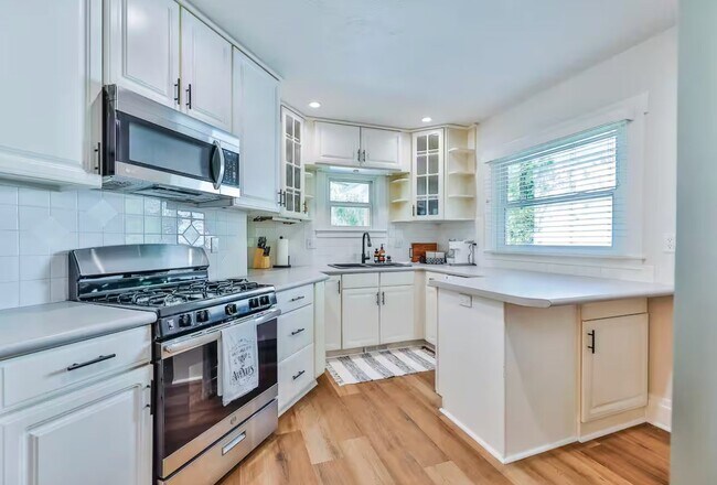 Photo - 420 E 3rd Ave