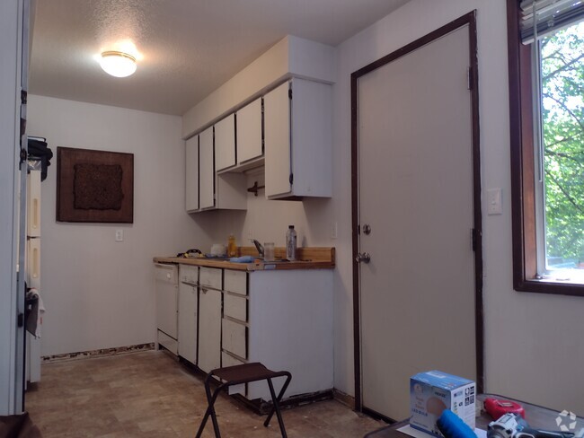 kitchen - 1043 Vine Ave Unit 1043 Rental