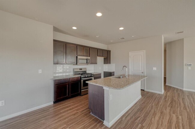 Photo - 108 Kleberg Ct