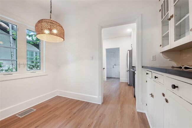 Photo - 633 Alcazar Ave