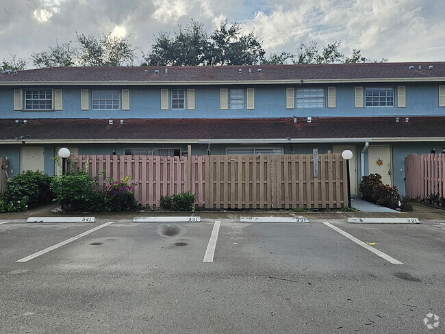 Building Photo - 331 Cypress Way W Rental