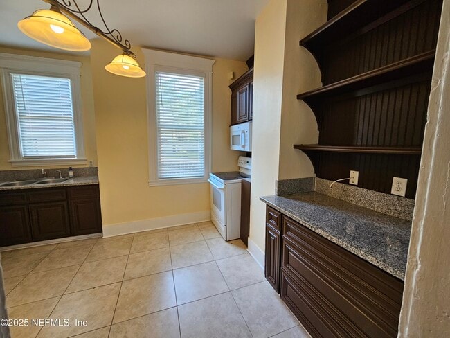Photo - 307 E 9th St