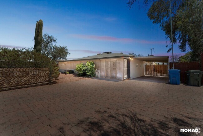 Building Photo - Spacious 3BR House in Phoenix