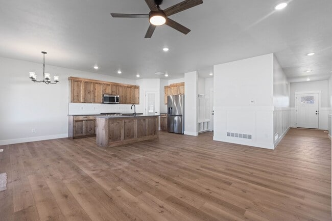 Photo - BEAUTIFUL 5 BEDROOM 4 BATH TWIN HOME IN SUGAR CITY