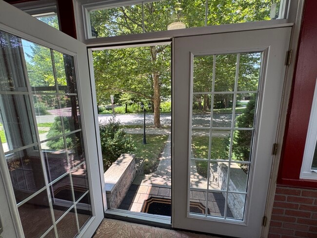 Building Photo - 653 Pleasant Valley Pky Unit 653A