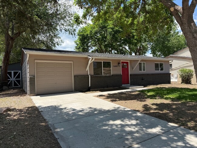 Photo - 1680 Luna Dr House
