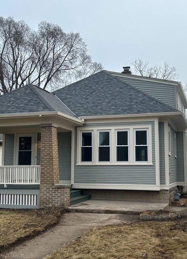 Building Photo - Mohawk Home