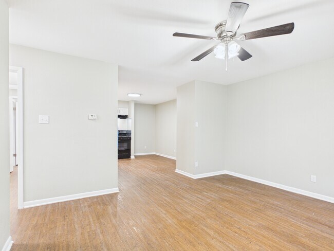 Photo - Oxford Pointe Apartments