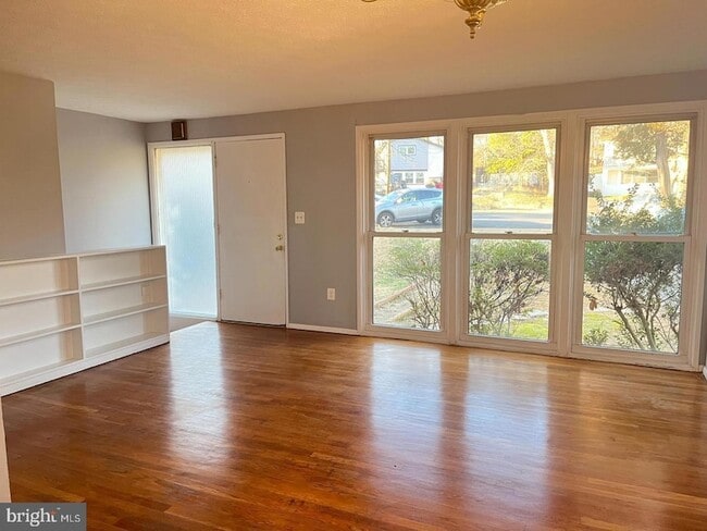 Photo - 6323 Fenton Ct