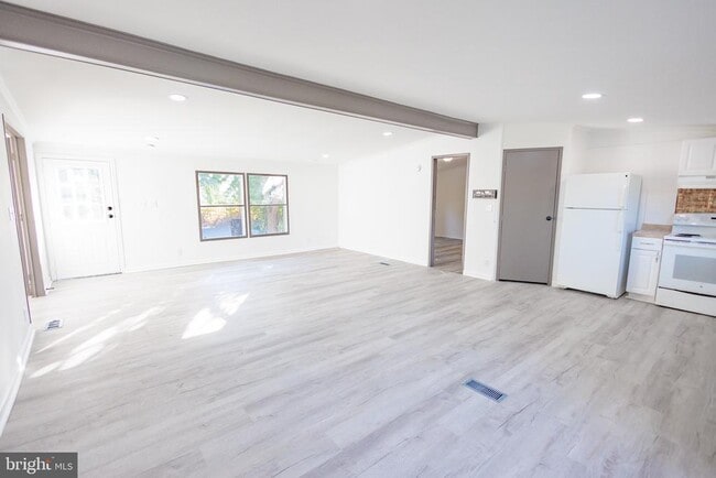 Photo - 85 Hickory Ave