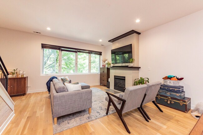 Photo - 1916 N Kedzie Ave Unit 2F