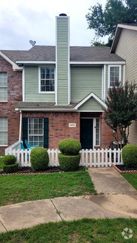 Building Photo - 3918 Pickett Pl Dr Rental