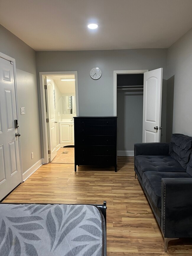 Building Photo - 761 Kennolia Dr SW Unit #1