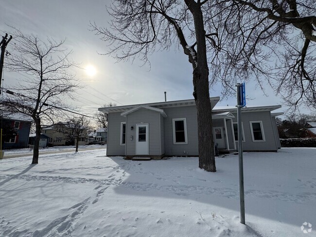 Building Photo - 1790/1792 Strongs Avenue Unit 1790 Rental