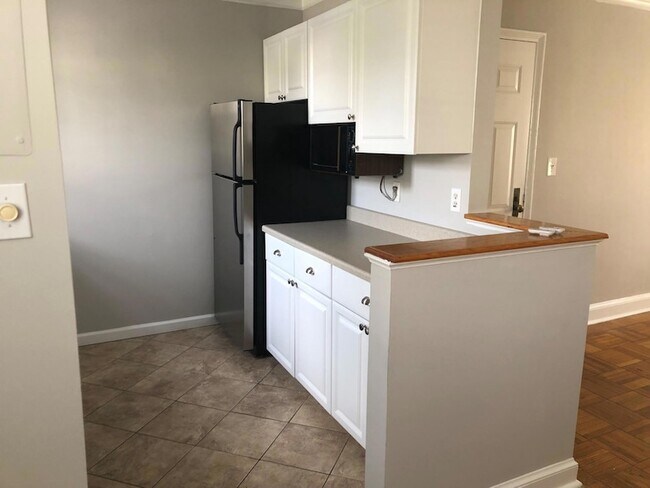 Photo - 1630 W Abingdon Dr Unit 201