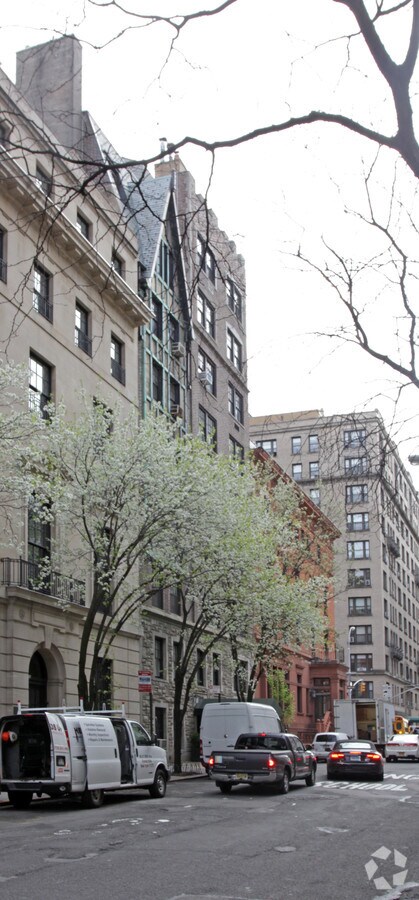 Photo - 17-19 E 84th St