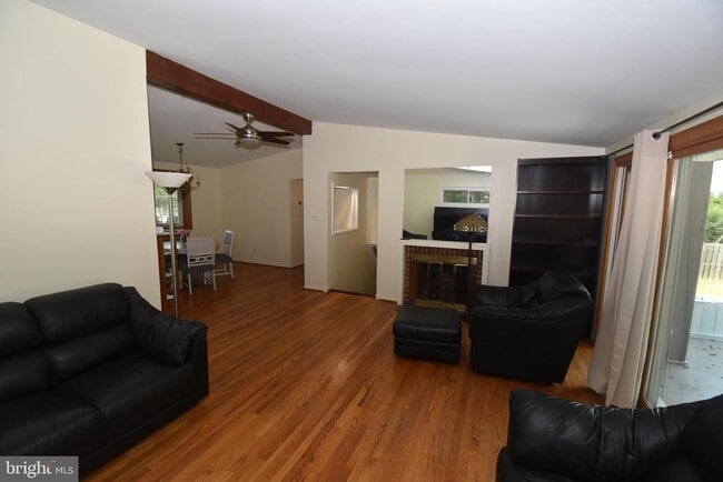 Building Photo - 6518 Byrnes Dr Rental