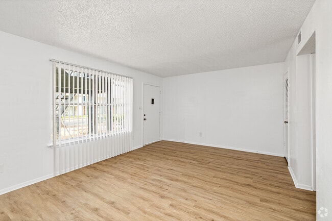 1BR, 1BA - 772SF - Living Room - WillowBrook Apartments