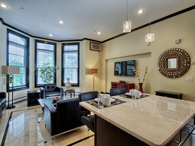 Building Photo - 108 - 110 Waterman Street Rental