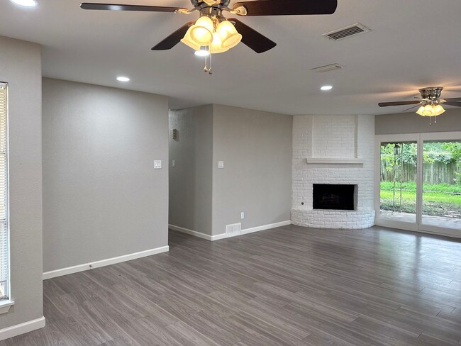 Photo - 3 Bedroom / 2 Bath / 2 Car Garage