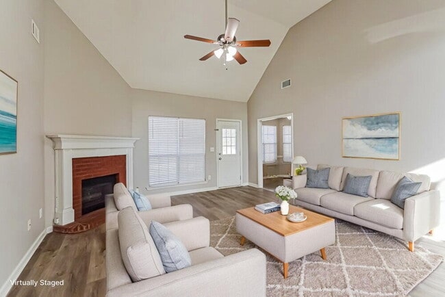 Photo - 115 Syracuse Ln