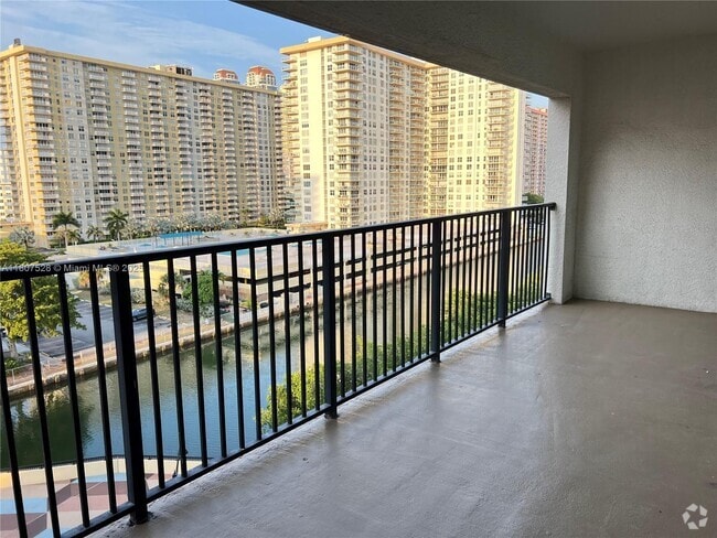 Building Photo - 17150 N Bay Rd Unit 2814 Rental