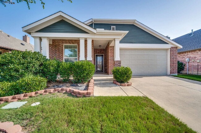 Photo - Beautiful Open-Concept Home with Large Backyard