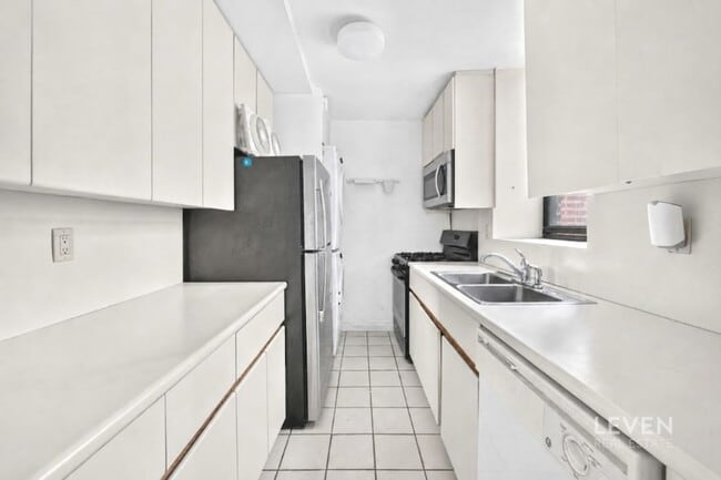317 W 95th St Unidad 2C
