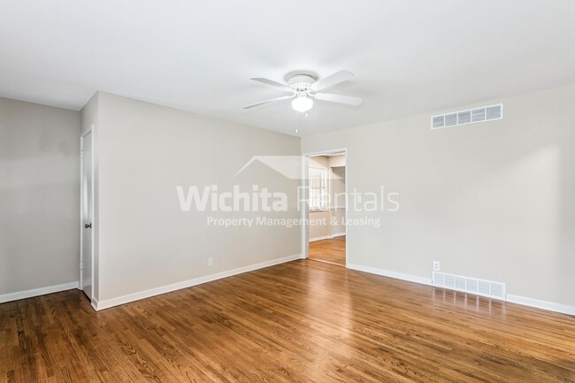 Photo - 2110 Haskell St