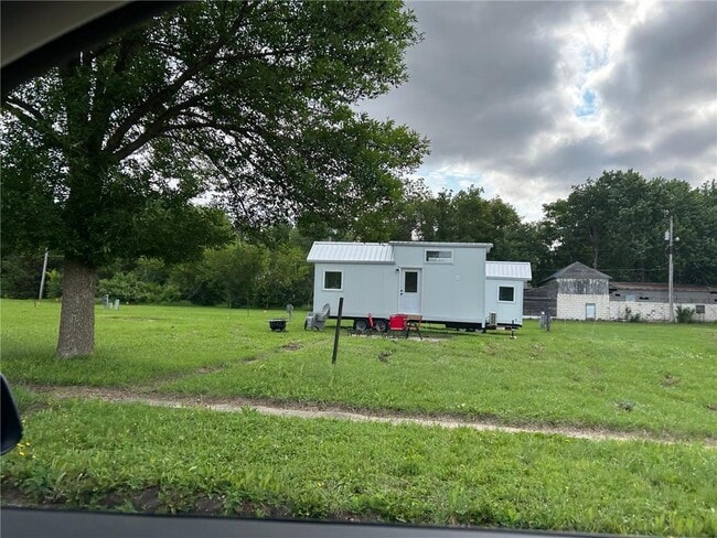 Photo - 301 S Prairie St