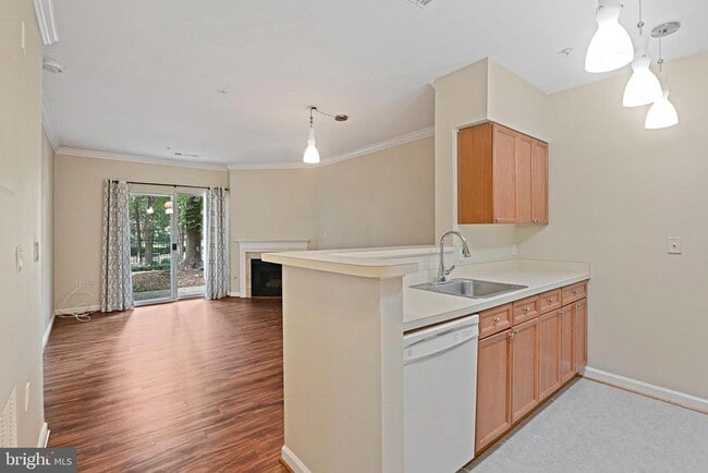 Building Photo - 2204 Westcourt Ln Unit 122 Rental