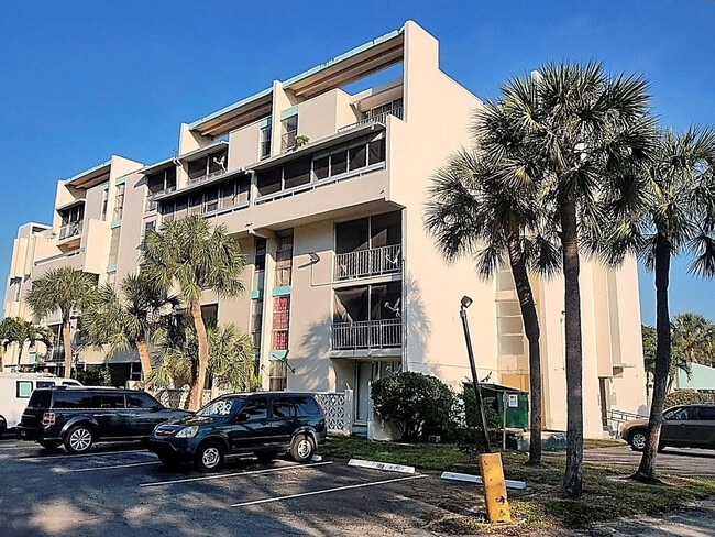 Building Photo - 2017 NW 46th Ave Unit 409A