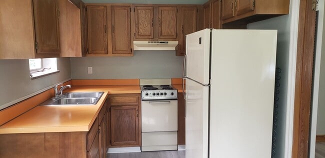 Building Photo - 715 Clinton Ave Unit A