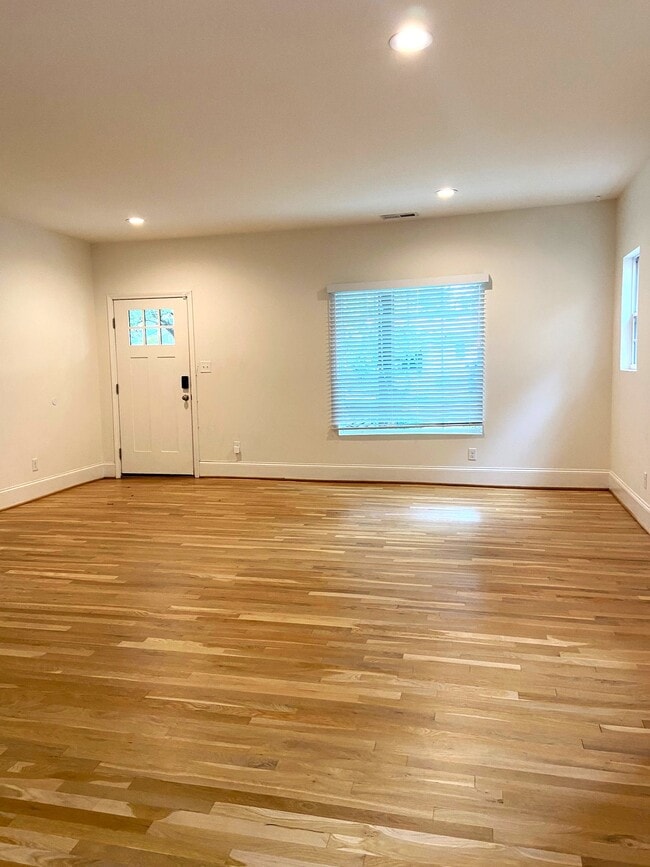 Photo - 529 10th Ave S