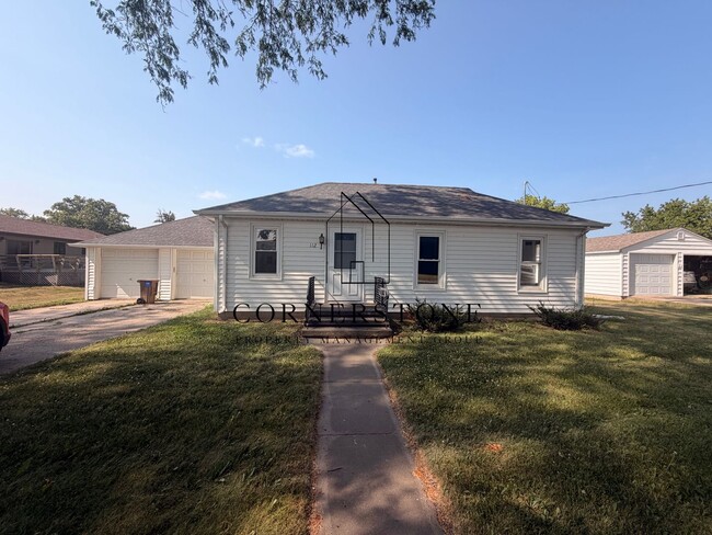Building Photo - 2 Bedroom House In RC, 2 Car Garage $825