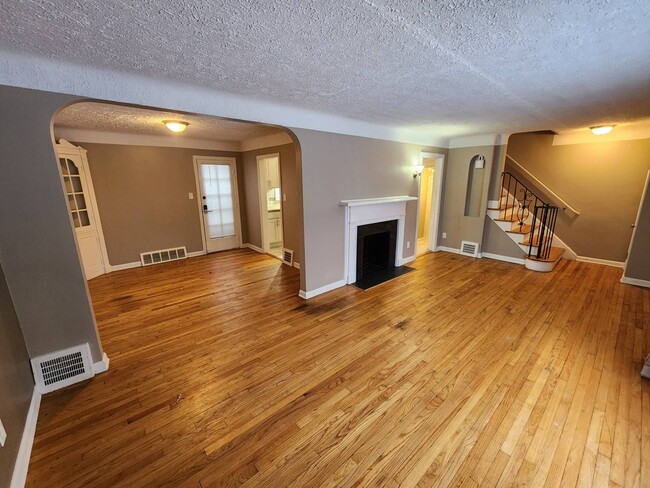 Photo - Charming 4-Bedroom Property in Prime Location