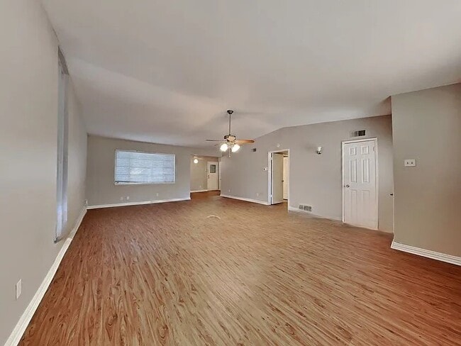 Photo - 726 Silverstone Dr